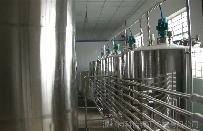 科(kē)信定制 全自(zì)動 不鏽鋼 時産4000瓶​菠蘿汁飲料生(shēng)産線設備